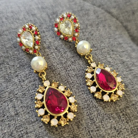 Red earings - Picture 2 of 5